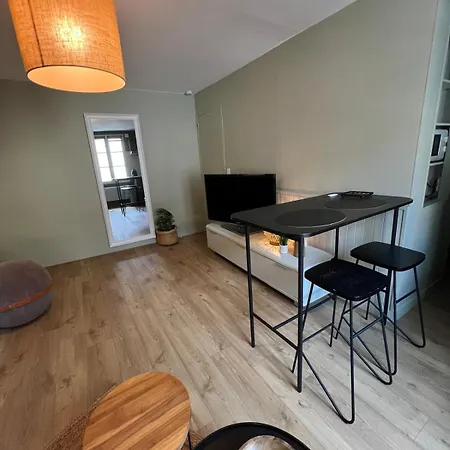 Au Pied Du Vieux-mans Appartement *