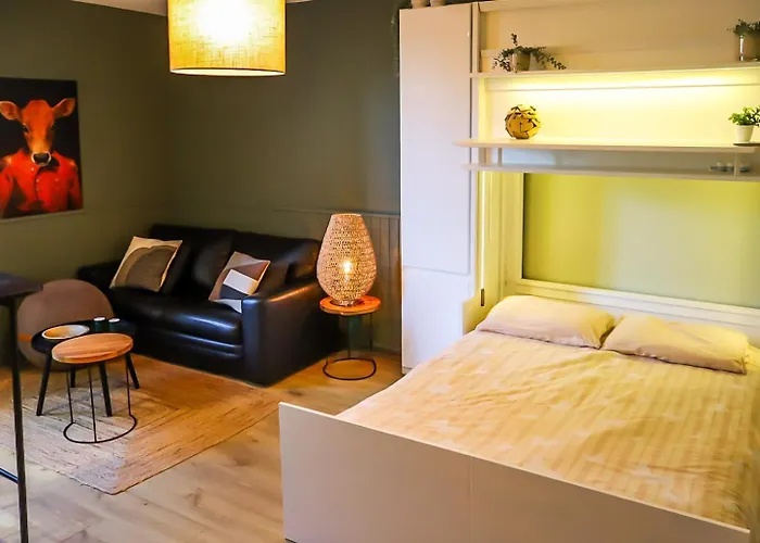 Au Pied Du Vieux-mans