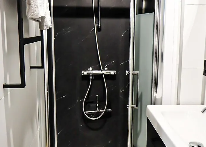 Au Pied Du Vieux-mans Λε Μανς