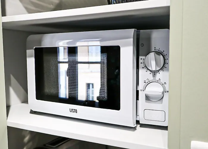 Au Pied Du Vieux-mans Λε Μανς